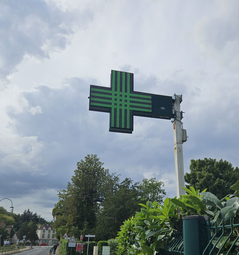 croix pharmacie sur mat