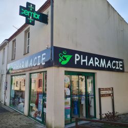 Enseigne de pharmacie lumineuse lettres plexi | Proébo Promoplast